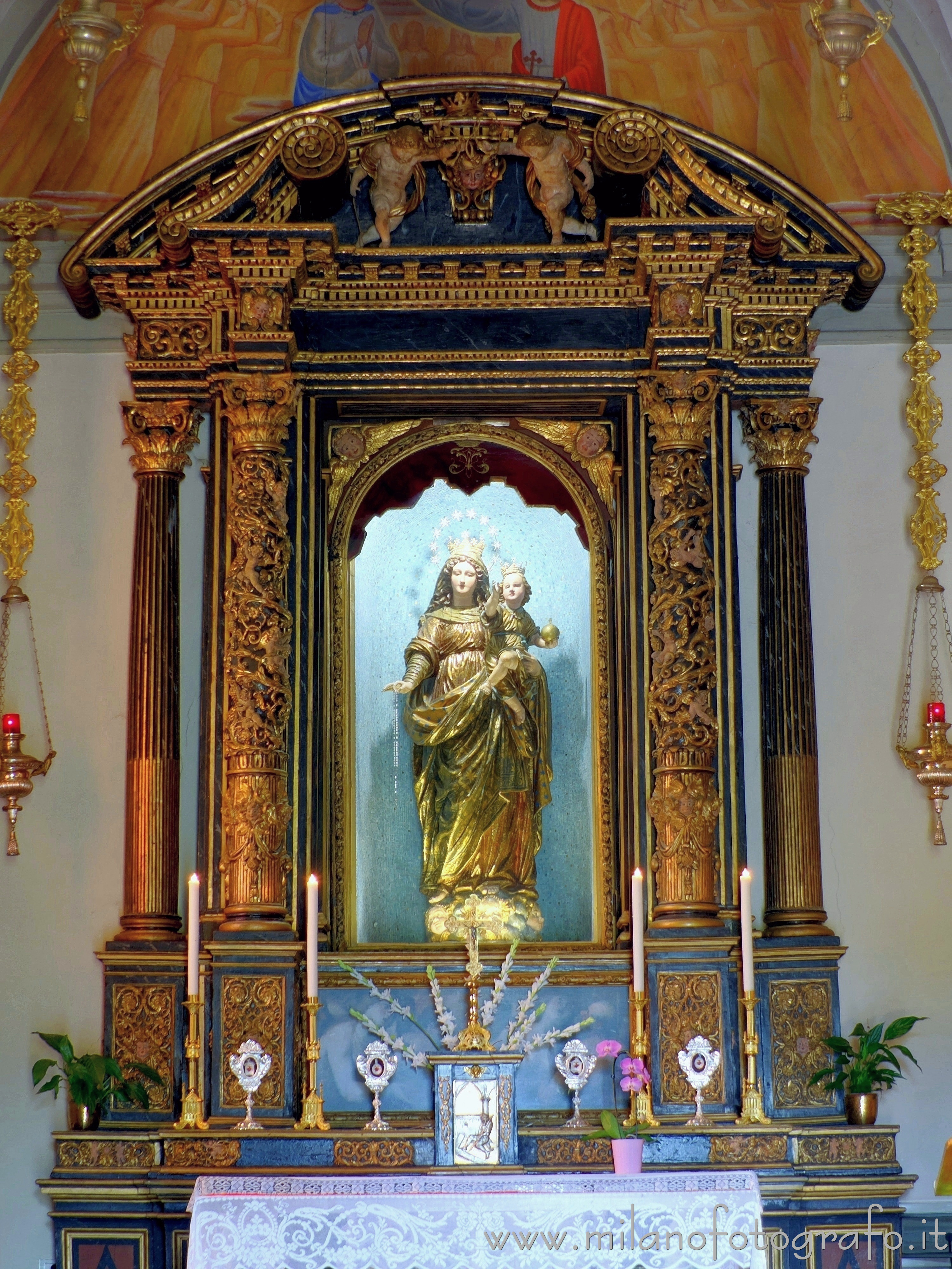 Comabbio (Varese) - Retable of the altar of the Sanctuary of Our Lady of the Rosary